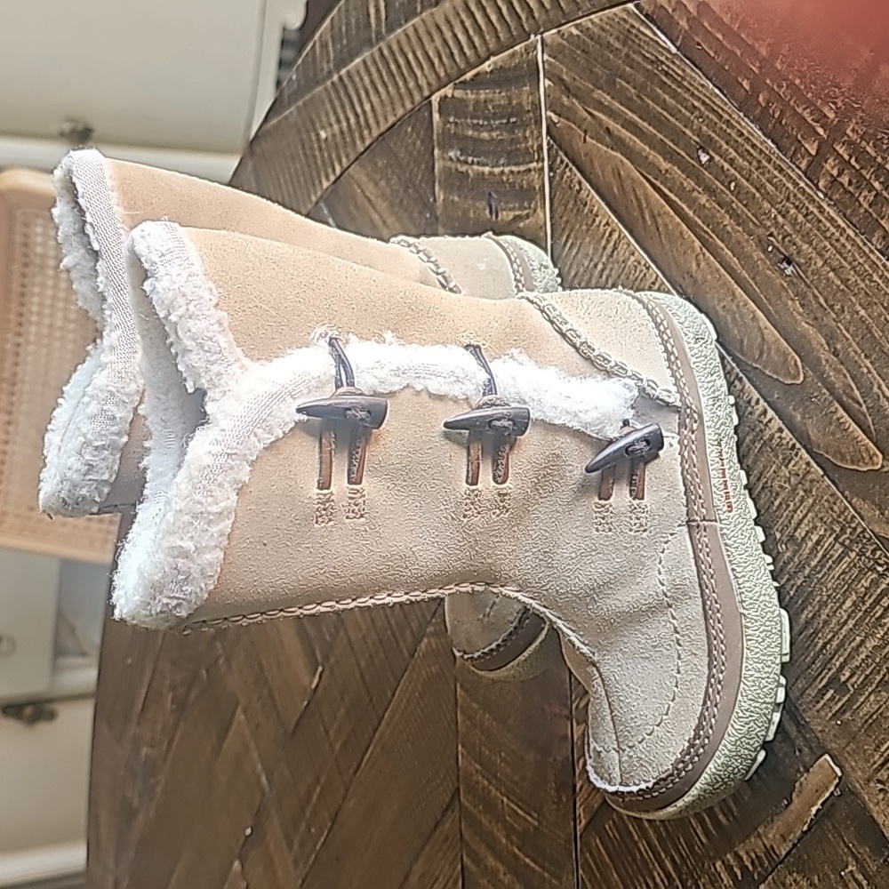 Toddler size 10 Merrell snow boots